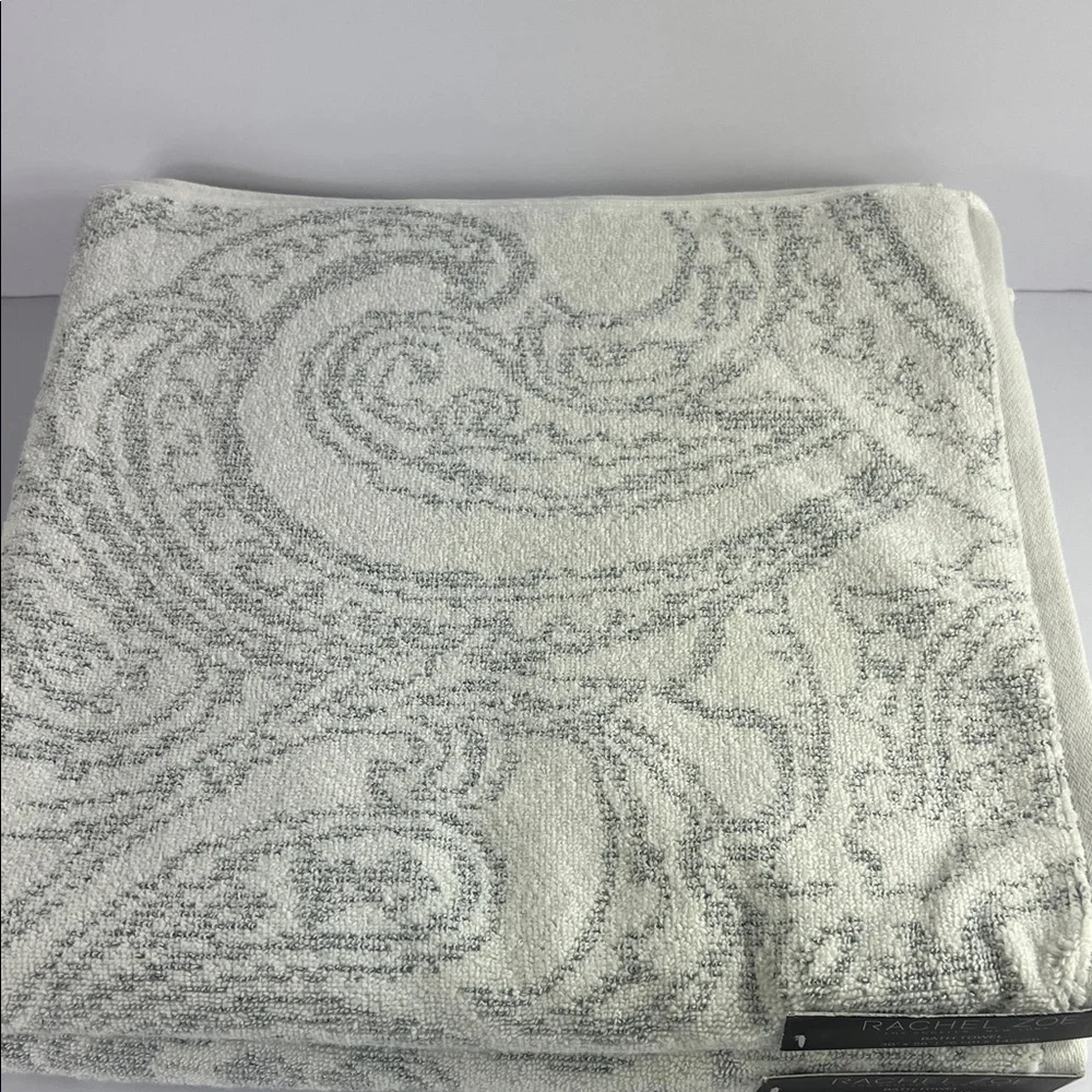 Rachel Zoe Bath Towel Set White Gray Pattern Spa Soft Cotton Plush Set of 2 NEW